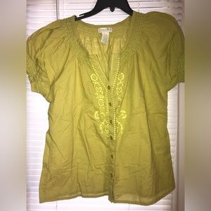 Yellowish Green 🌸 V-Neck Button Up